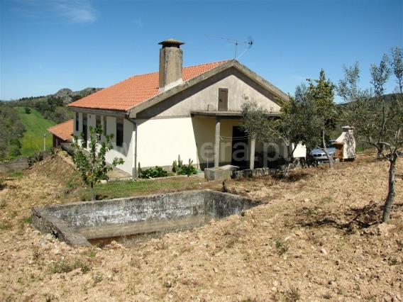 Moradia T4 / Mogadouro, Penas Roias